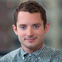 Elijah-Wood-Interview-Video.thumb.jpg.248389d85915ac381acaa388b1c68e2d.jpg