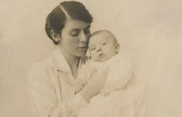 جان پسر اول جی.آر.آر. تالکین و مادرش ادیت
