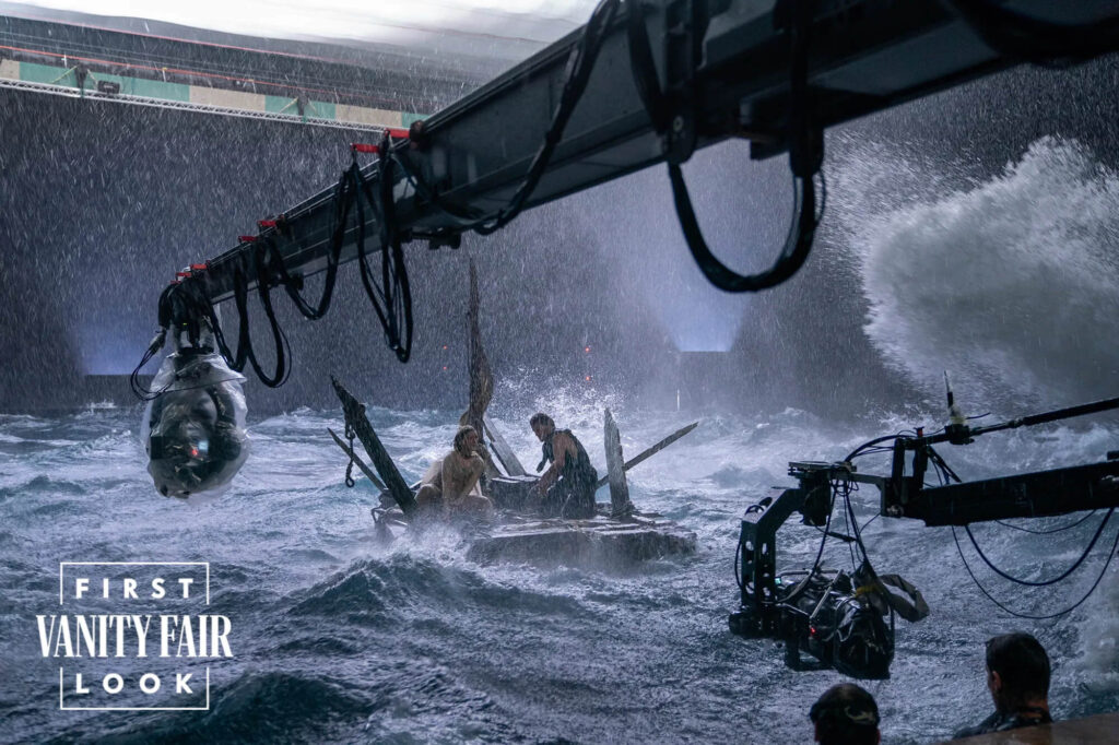 گالادریل همراه با شخصیتی ساختگی به نام هالبرند با بازی چارلی ویکرز در یک دریای طوفانی دیده می‌شوند.