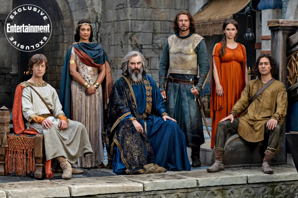 از راست به چپ: ایسیلدور، ائاری‌ین، الندیل، فارازون، تار-میریل، کمن در سریال ارباب حلقه‌ها حلقه‌های قدرت