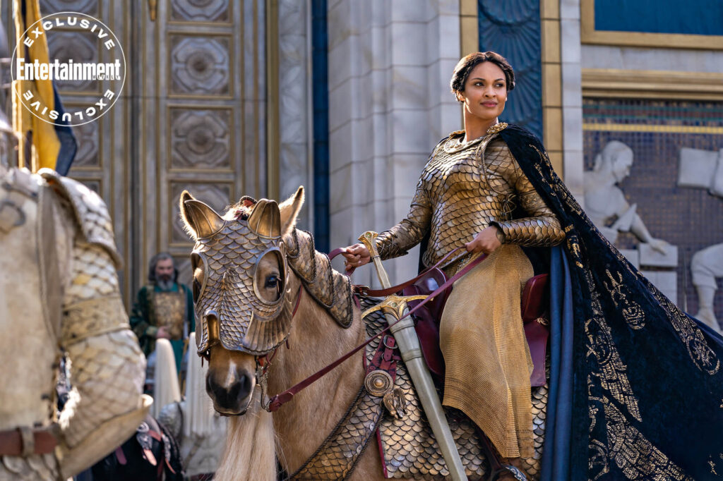 سینتیا ادای-رابینسون در نقش تار-میریل، ملکه حکمران نومه‌نور